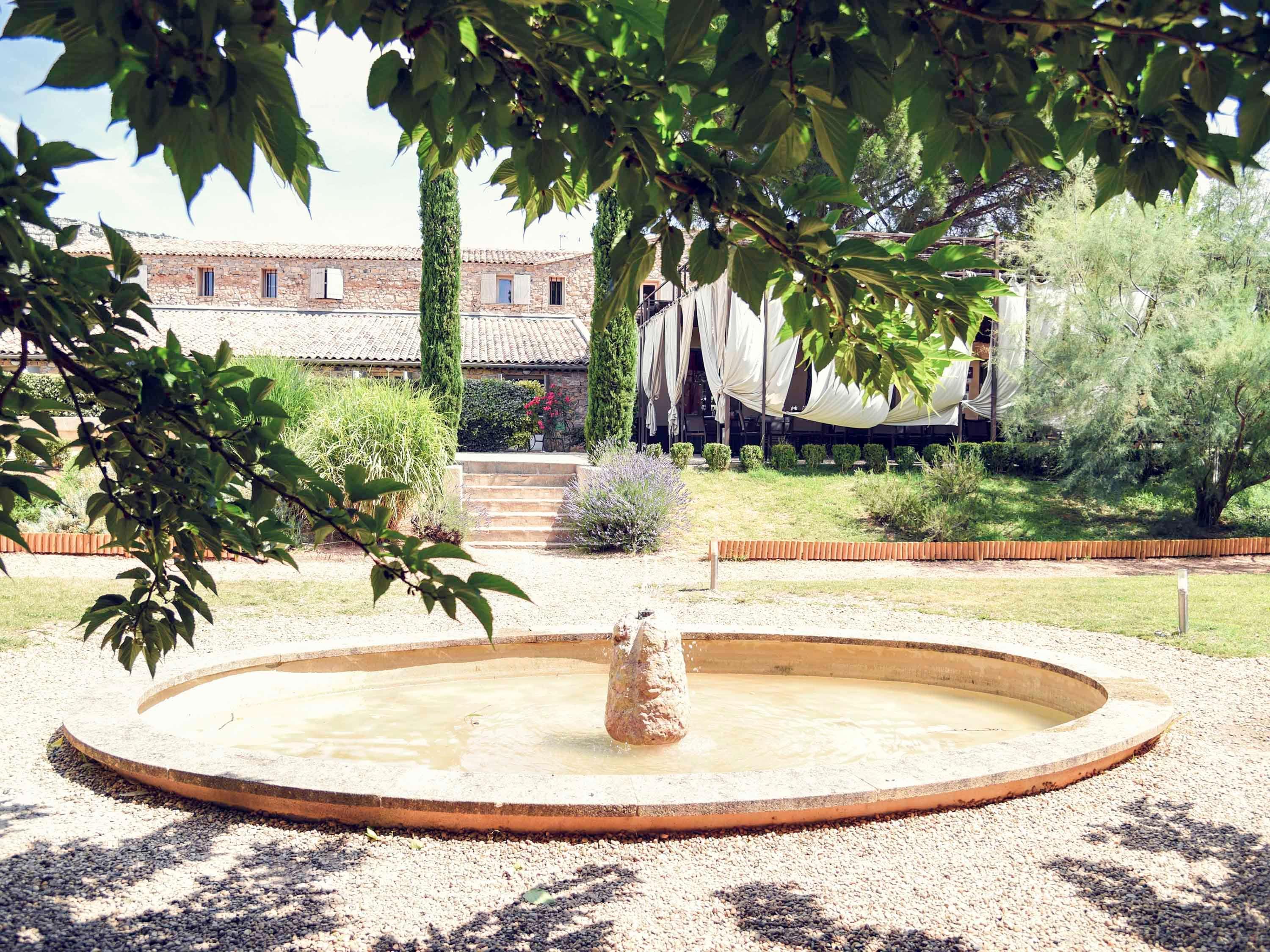 Mercure Aix-En-Provence Sainte-Victoire Chateauneuf-le-Rouge Luaran gambar