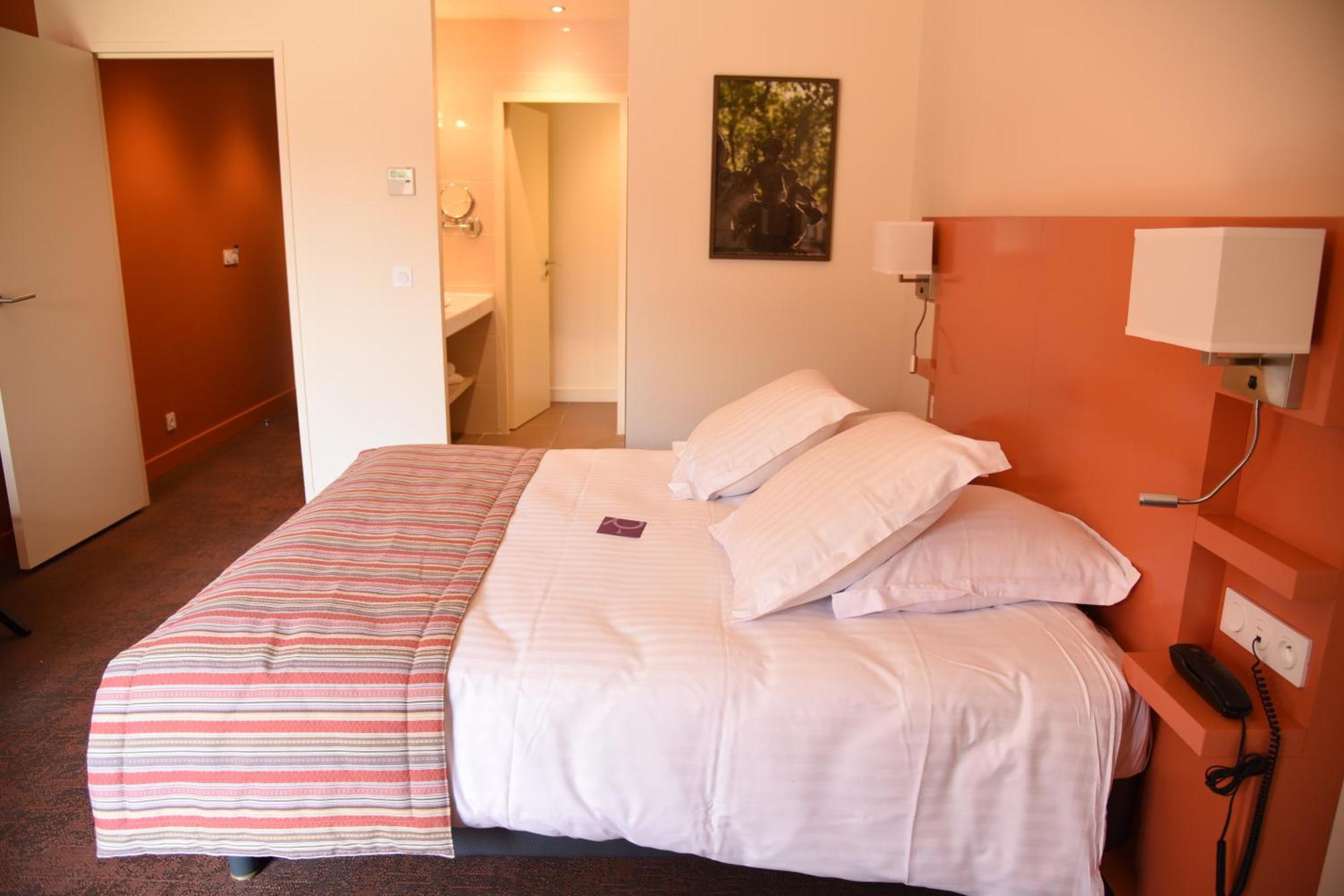 Mercure Aix-En-Provence Sainte-Victoire Chateauneuf-le-Rouge Luaran gambar