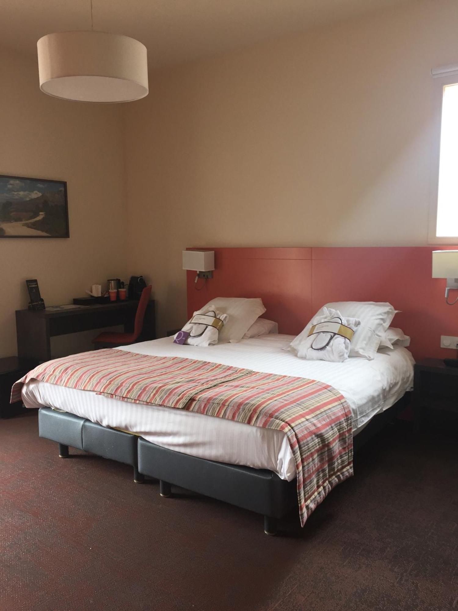 Mercure Aix-En-Provence Sainte-Victoire Chateauneuf-le-Rouge Bilik gambar