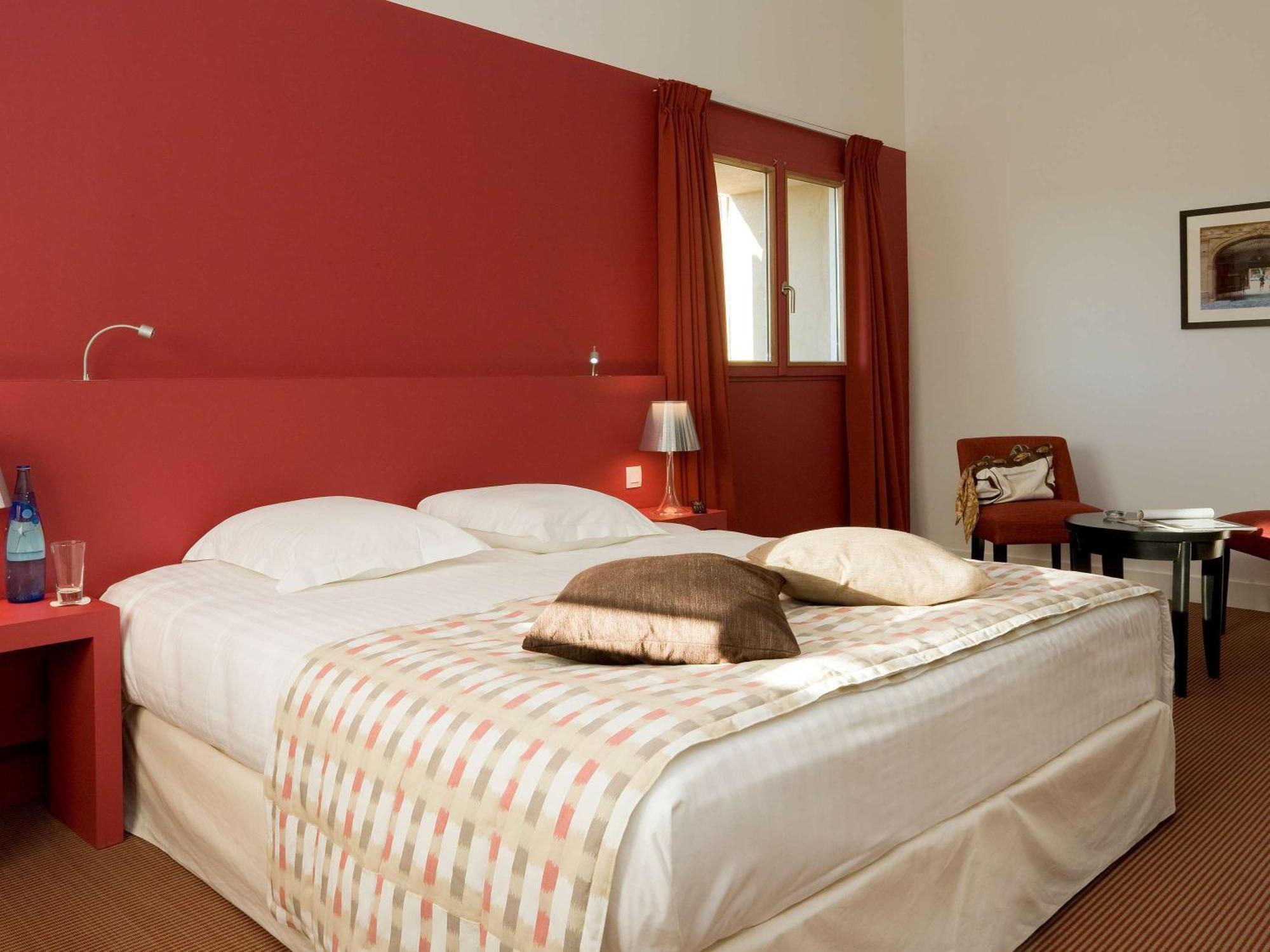 Mercure Aix-En-Provence Sainte-Victoire Chateauneuf-le-Rouge Luaran gambar