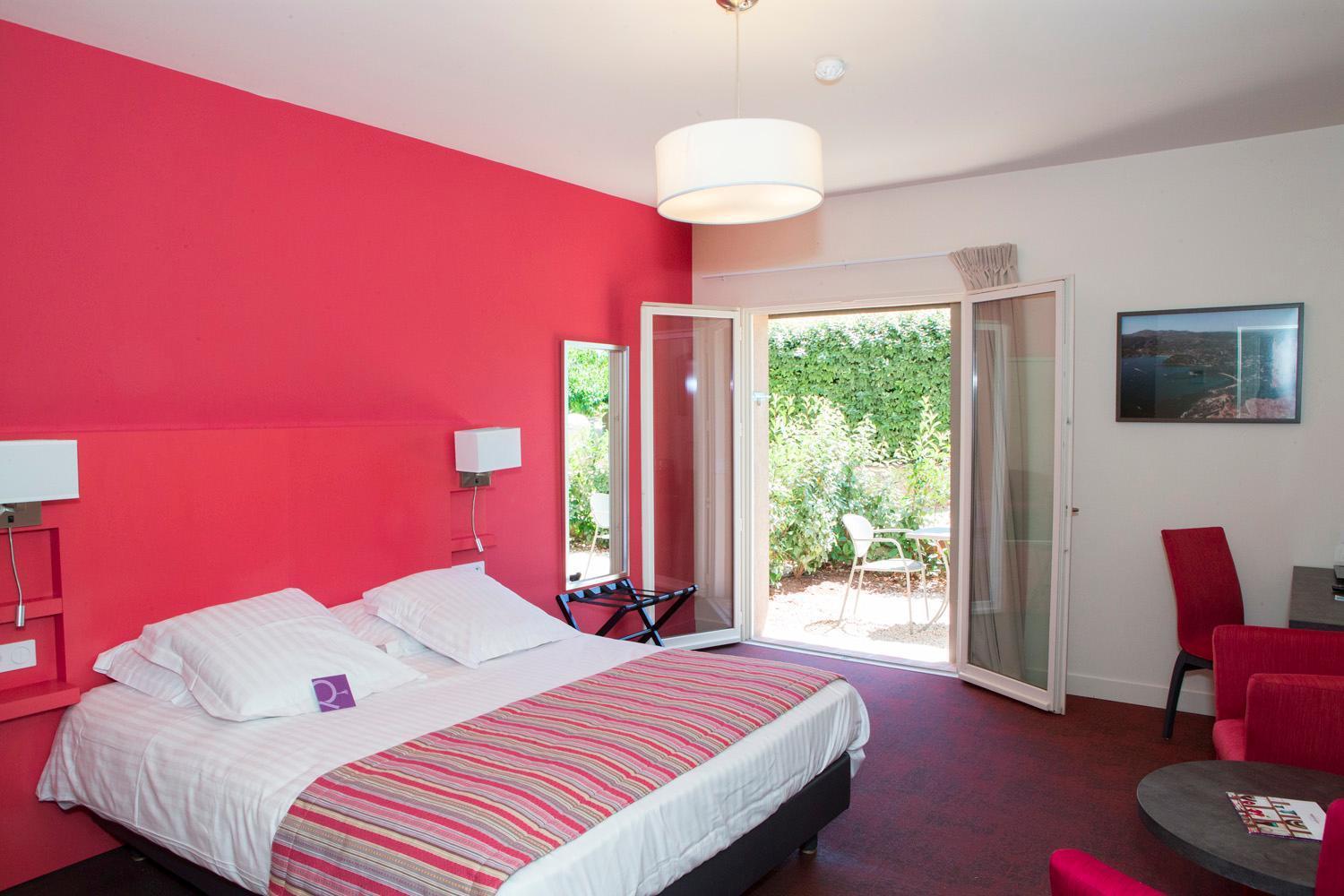 Mercure Aix-En-Provence Sainte-Victoire Chateauneuf-le-Rouge Luaran gambar